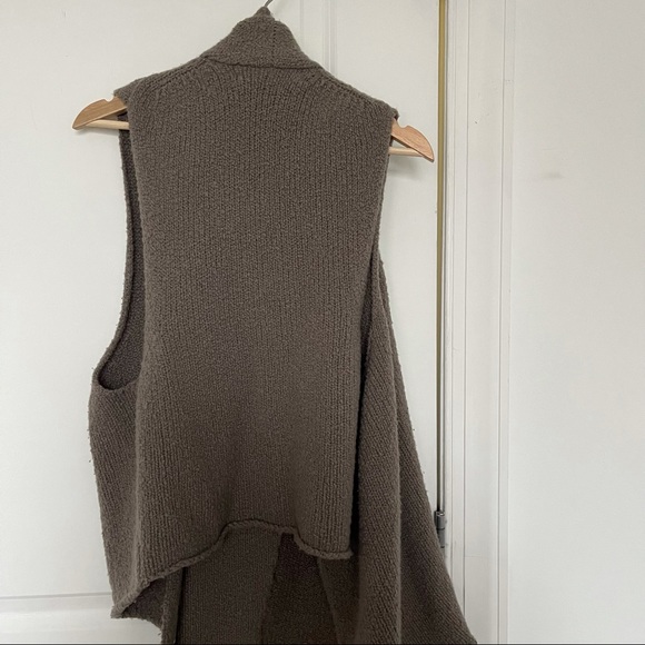 Taupe Asymmetrical Knit Vest - Picture 10 of 13